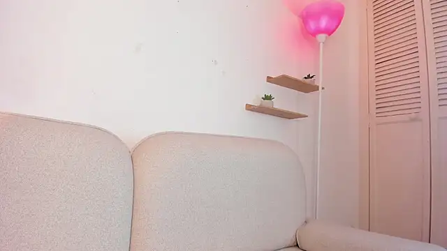 LittleCherryy webcam