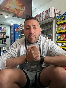 juanzapata33 (M young) - Flash ass 🍑