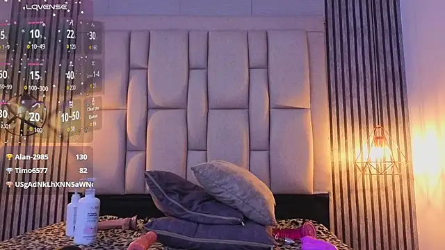 bryonycutee live cam on StripChat