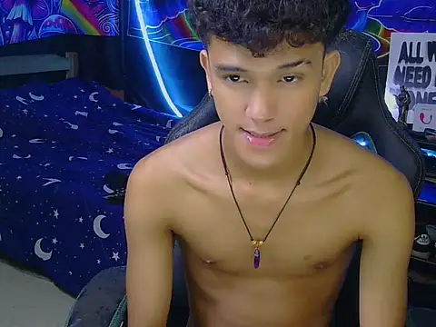 hugekenbigcock live cam on StripChat