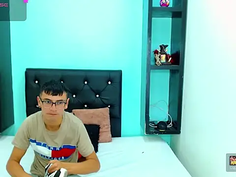 Alexx_bigcockk_ live cam on StripChat