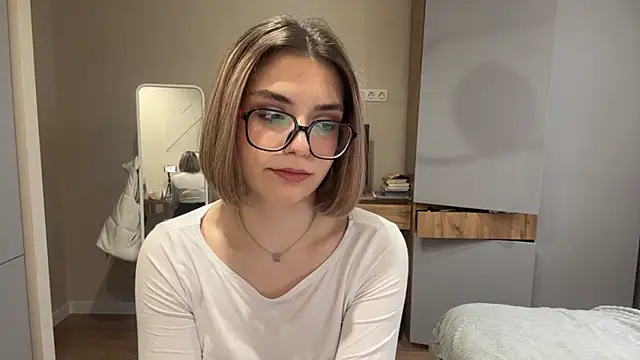 annavelvetfire (F teen) - Show underboob