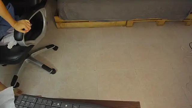 safiya__ (F young) - Rub clit and fingering