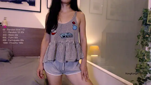 hongkongkitten live cam on StripChat