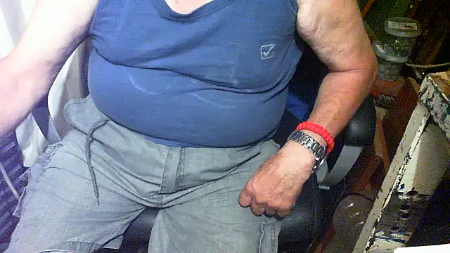 nonnomaturobisex (M grandpa) - maturo 71 anni  sega e pied.amo la figa,