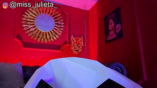 Julieta_Russell webcam