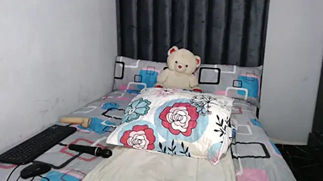 BootyliciousbustyX33 webcam
