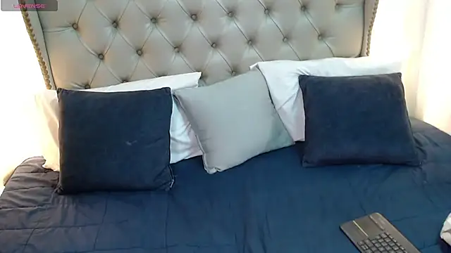 Liiamthompson webcam