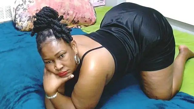 NaughtyMILFxox webcam
