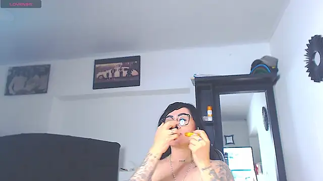 Vicky_hotmilf webcam