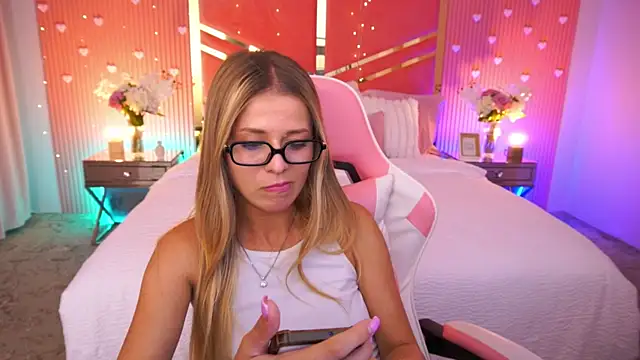 DoveLovee webcam