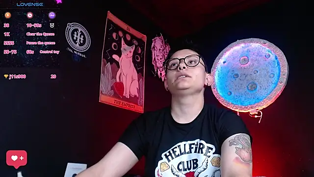 girl_intense444 webcam