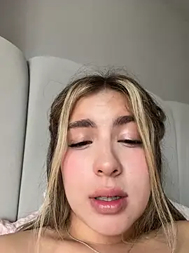 Cloee_Rainbow1 webcam
