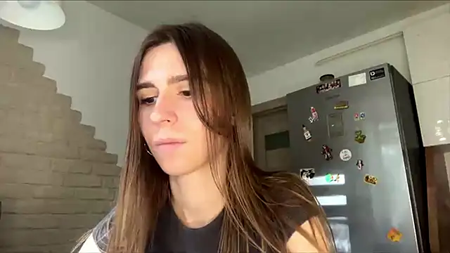 ZaraGuyette live cam on StripChat