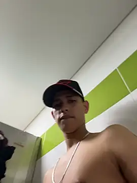 HarryGaze live cam on StripChat
