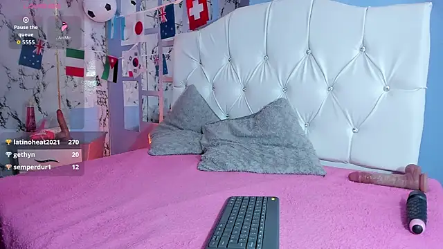 Sophia_xoxo1 live cam on StripChat