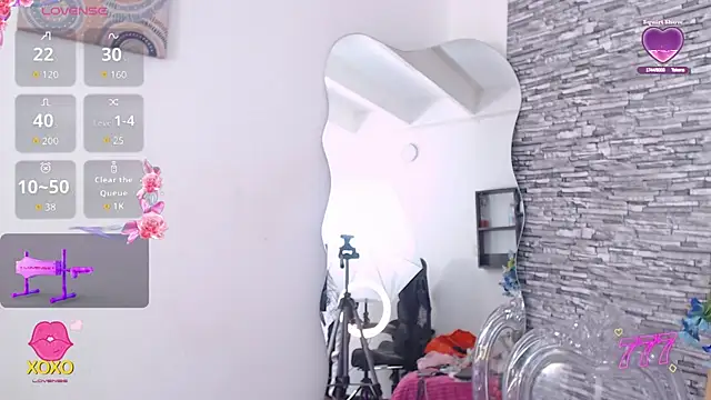 eyes_moonn live cam on StripChat