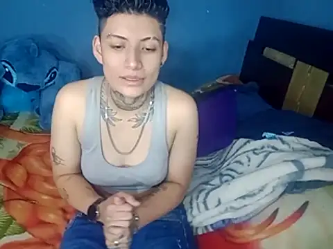 Junne_Tomboy live cam on StripChat