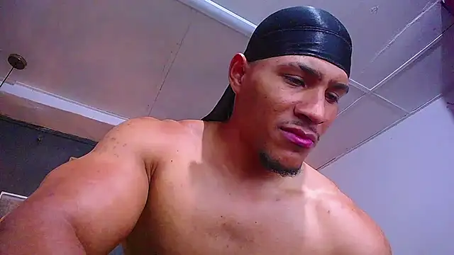 teddyfit19cm live cam on StripChat