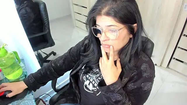 BellaFlaming live cam on StripChat