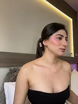 evelyn_hills webcam
