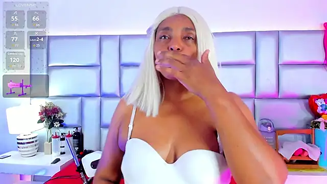 ninanicole (F milf) - Feetjob