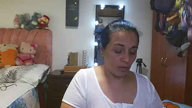 zoe_hotxxx (F milf) - dance naked