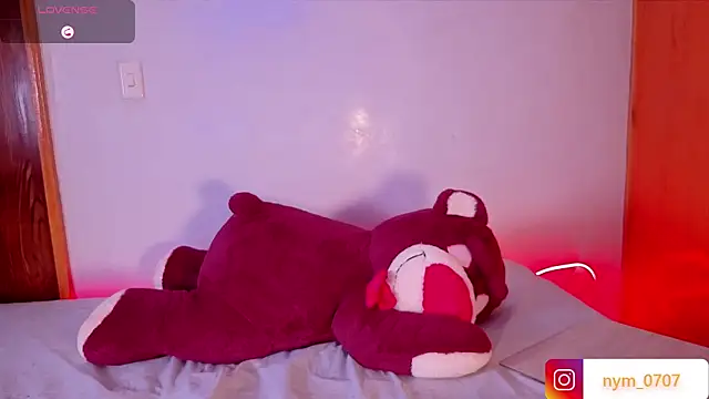 NymzieLoren webcam