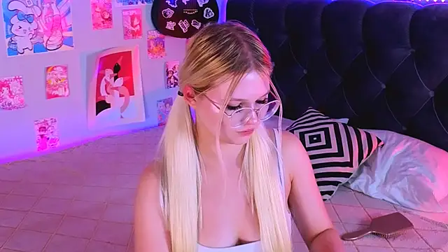 LunariaFox webcam