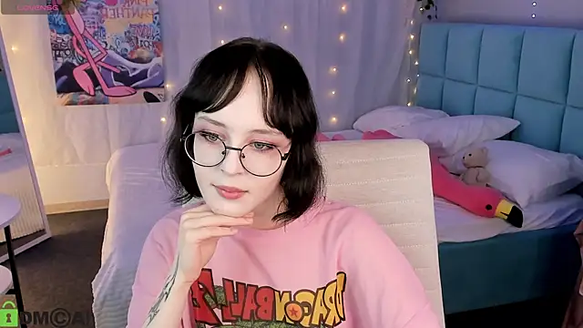 Lilac-Muse live cam on StripChat