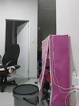 Bra-G live cam on StripChat