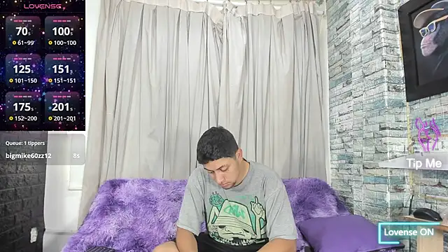 NoahAndBunny live cam on StripChat