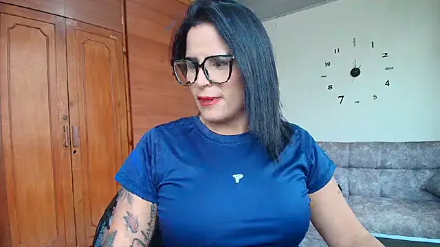 Majo_Soussa live cam on StripChat
