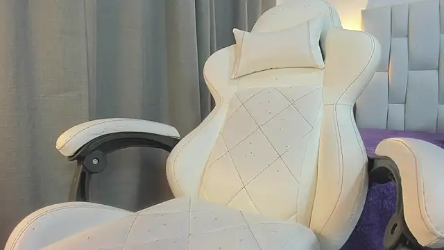 mask_red_girl live webcam