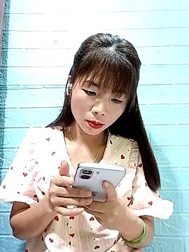 AmyLinee01 live cam on StripChat