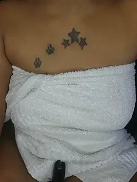 Drippincaty live cam on StripChat