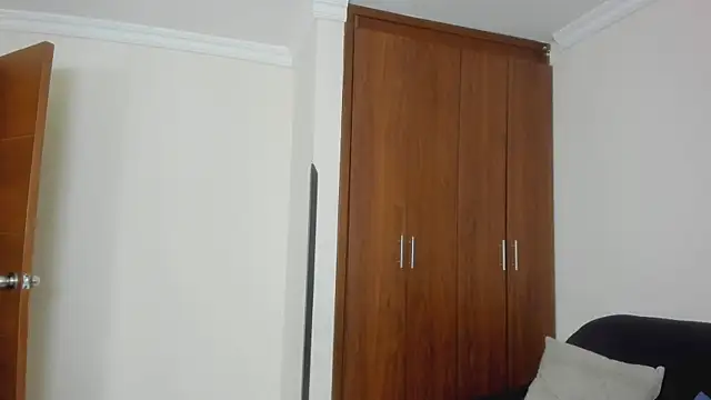 kiraGeiner live cam on StripChat