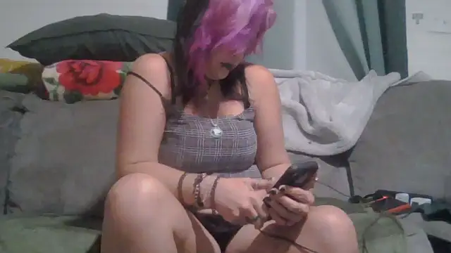 TWiSTYTheTwizted live cam on StripChat