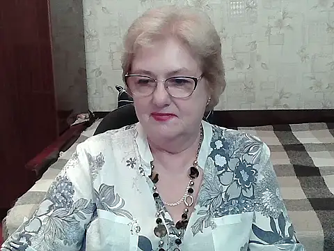 Renata62011 live cam on StripChat
