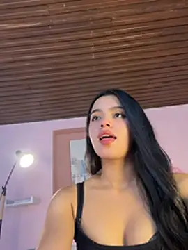 LunaMoore_Pink webcam