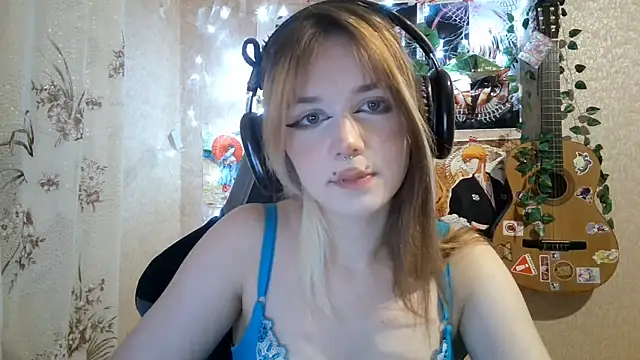 MilaTyan live cam on StripChat