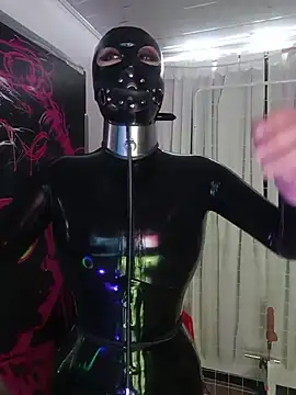 LatexDevil_Blondie webcam