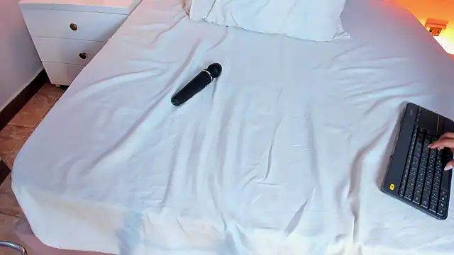 FreyaCameron live cam on StripChat