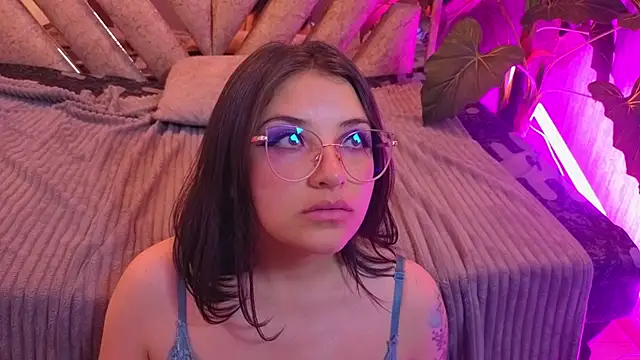 phoenixxxx777 - Phoenixxxx777's free webcam - UK Sex Cams