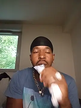 papoupinthishit live cam on StripChat