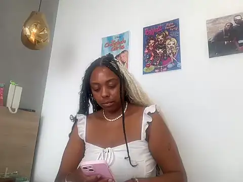 ChocolateCakeQueen Live Web Cam Show