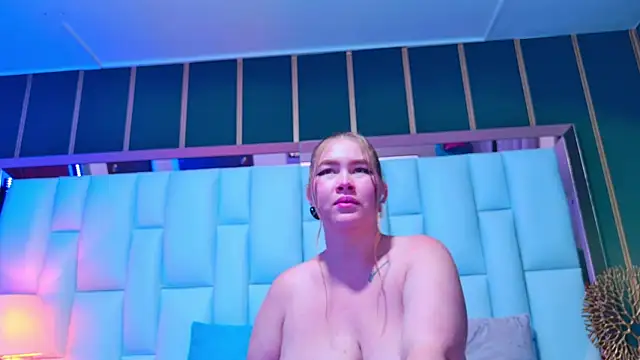 NathaxaLeans live cam on StripChat