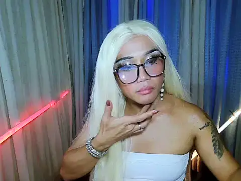 YourNikkieXxx webcam
