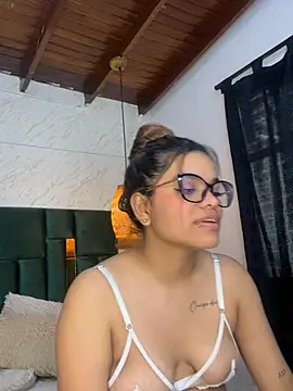 mia_castano webcam