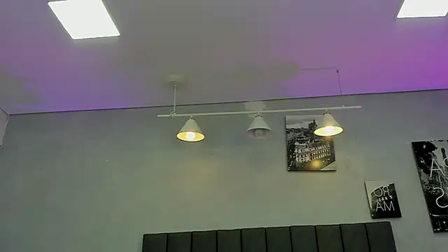 kendra_london live cam on StripChat